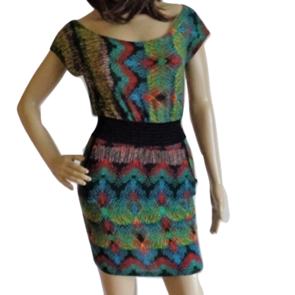 Beautiful colors on this print mini dress